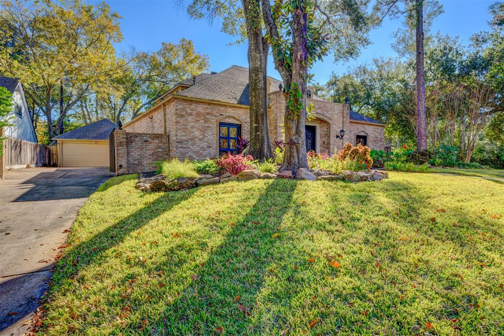 211 2 Briarpark Drive, Houston, Texas 77042, 4 Bedrooms Bedrooms, 9 Rooms Rooms,3 BathroomsBathrooms,Single-family,For Sale,Briarpark,83463404