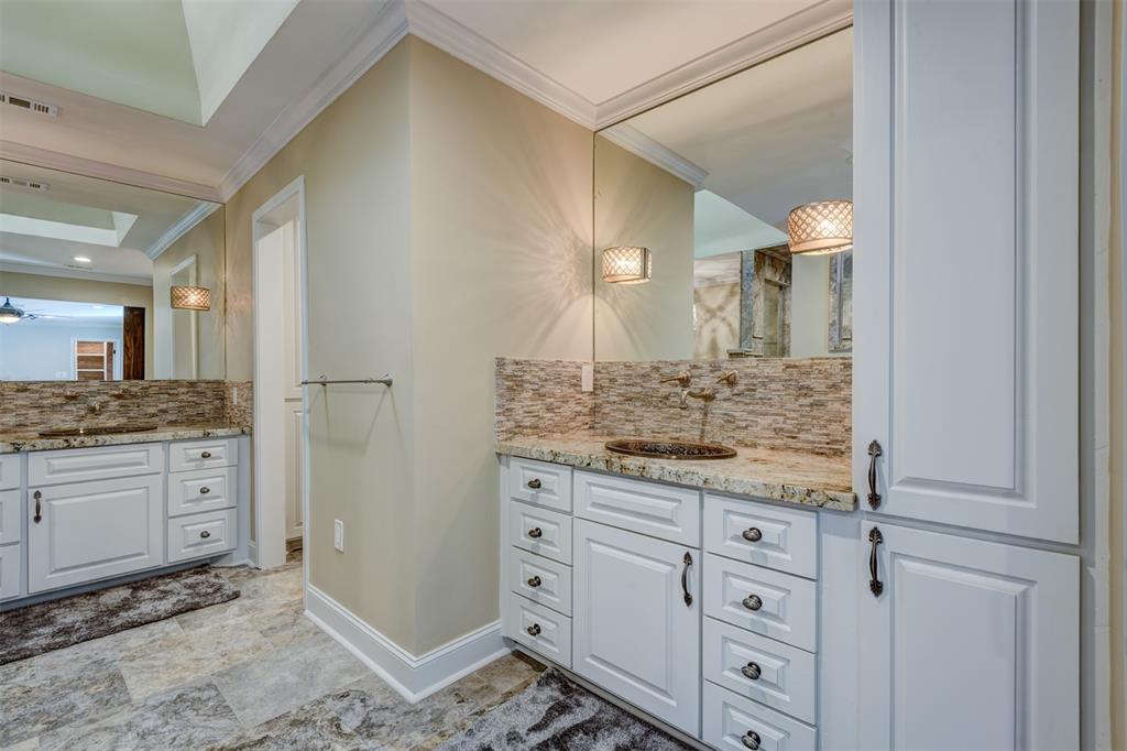 211 2 Briarpark Drive, Houston, Texas 77042, 4 Bedrooms Bedrooms, 9 Rooms Rooms,3 BathroomsBathrooms,Single-family,For Sale,Briarpark,83463404