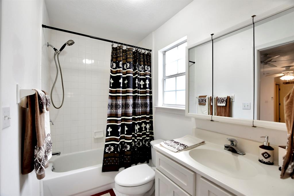 14837 1.5 Stagecoach Road, Stagecoach, Texas 77355, 4 Bedrooms Bedrooms, 13 Rooms Rooms,3 BathroomsBathrooms,Single-family,For Sale,Stagecoach,72906133