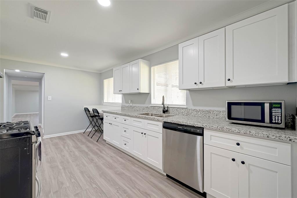 7580 1 Haywood Drive, Houston, Texas 77061, 3 Bedrooms Bedrooms, 9 Rooms Rooms,2 BathroomsBathrooms,Single-family,For Sale,Haywood,65871208