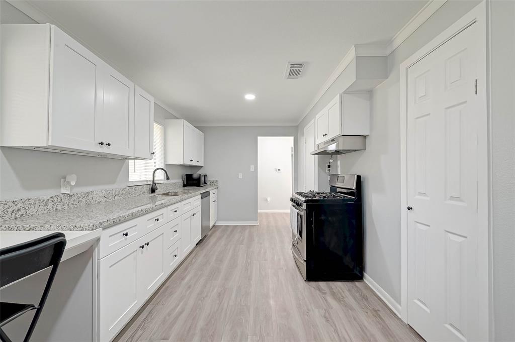 7580 1 Haywood Drive, Houston, Texas 77061, 3 Bedrooms Bedrooms, 9 Rooms Rooms,2 BathroomsBathrooms,Single-family,For Sale,Haywood,65871208