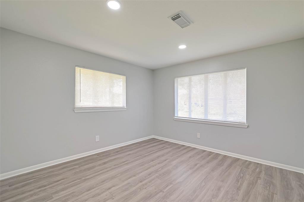 7580 1 Haywood Drive, Houston, Texas 77061, 3 Bedrooms Bedrooms, 9 Rooms Rooms,2 BathroomsBathrooms,Single-family,For Sale,Haywood,65871208