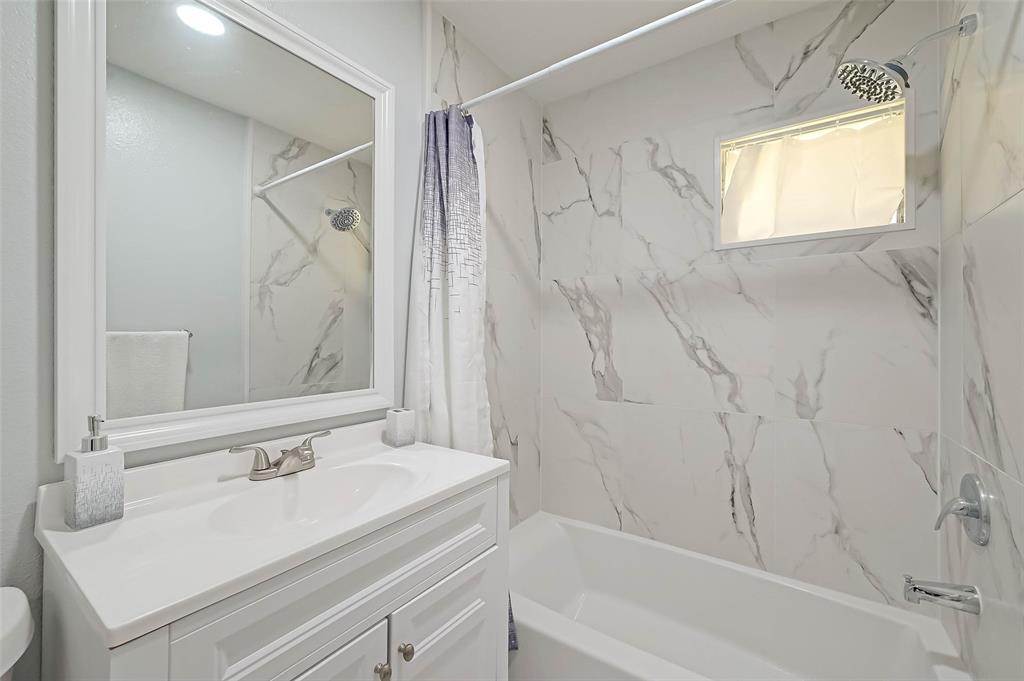 7580 1 Haywood Drive, Houston, Texas 77061, 3 Bedrooms Bedrooms, 9 Rooms Rooms,2 BathroomsBathrooms,Single-family,For Sale,Haywood,65871208
