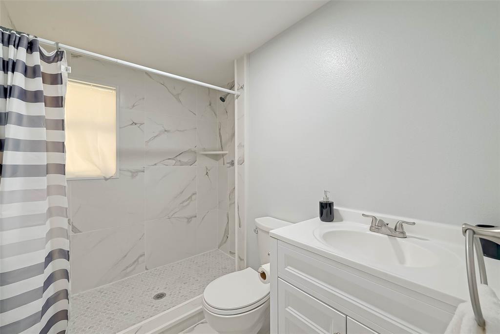 7580 1 Haywood Drive, Houston, Texas 77061, 3 Bedrooms Bedrooms, 9 Rooms Rooms,2 BathroomsBathrooms,Single-family,For Sale,Haywood,65871208