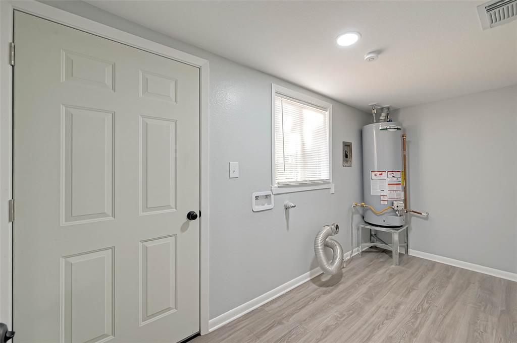 7580 1 Haywood Drive, Houston, Texas 77061, 3 Bedrooms Bedrooms, 9 Rooms Rooms,2 BathroomsBathrooms,Single-family,For Sale,Haywood,65871208