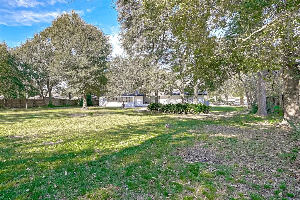 7580 1 Haywood Drive, Houston, Texas 77061, 3 Bedrooms Bedrooms, 9 Rooms Rooms,2 BathroomsBathrooms,Single-family,For Sale,Haywood,65871208