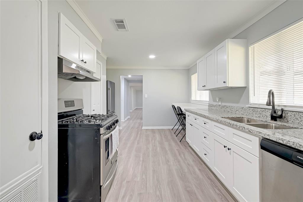 7580 1 Haywood Drive, Houston, Texas 77061, 3 Bedrooms Bedrooms, 9 Rooms Rooms,2 BathroomsBathrooms,Single-family,For Sale,Haywood,65871208