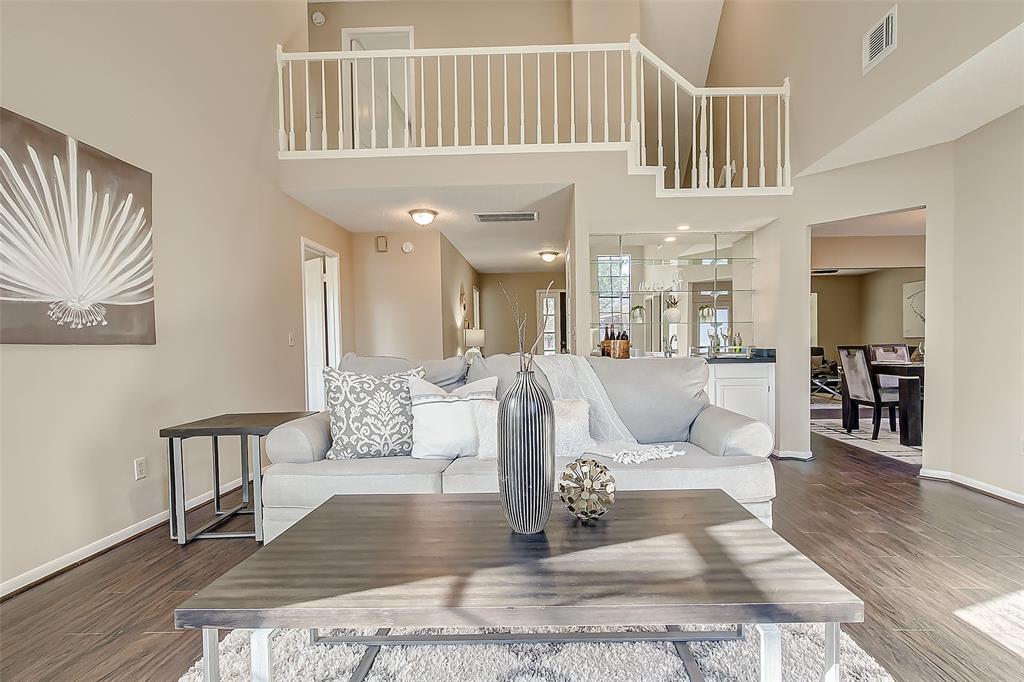 9211 2 Havencrest Drive, Houston, Texas 77083, 4 Bedrooms Bedrooms, 10 Rooms Rooms,2 BathroomsBathrooms,Single-family,For Sale,Havencrest,74057755