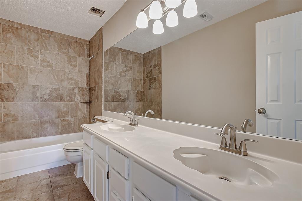 9211 2 Havencrest Drive, Houston, Texas 77083, 4 Bedrooms Bedrooms, 10 Rooms Rooms,2 BathroomsBathrooms,Single-family,For Sale,Havencrest,74057755