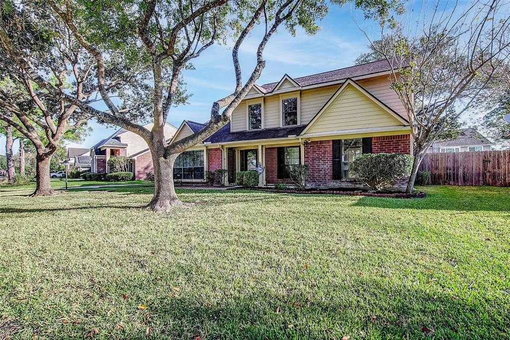 9211 2 Havencrest Drive, Houston, Texas 77083, 4 Bedrooms Bedrooms, 10 Rooms Rooms,2 BathroomsBathrooms,Single-family,For Sale,Havencrest,74057755