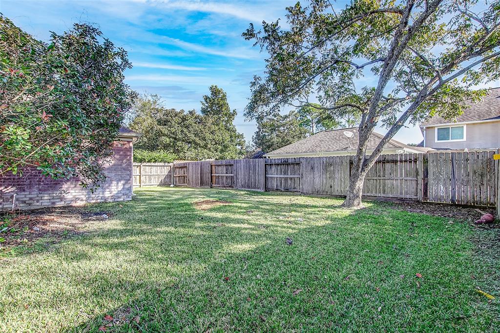 9211 2 Havencrest Drive, Houston, Texas 77083, 4 Bedrooms Bedrooms, 10 Rooms Rooms,2 BathroomsBathrooms,Single-family,For Sale,Havencrest,74057755