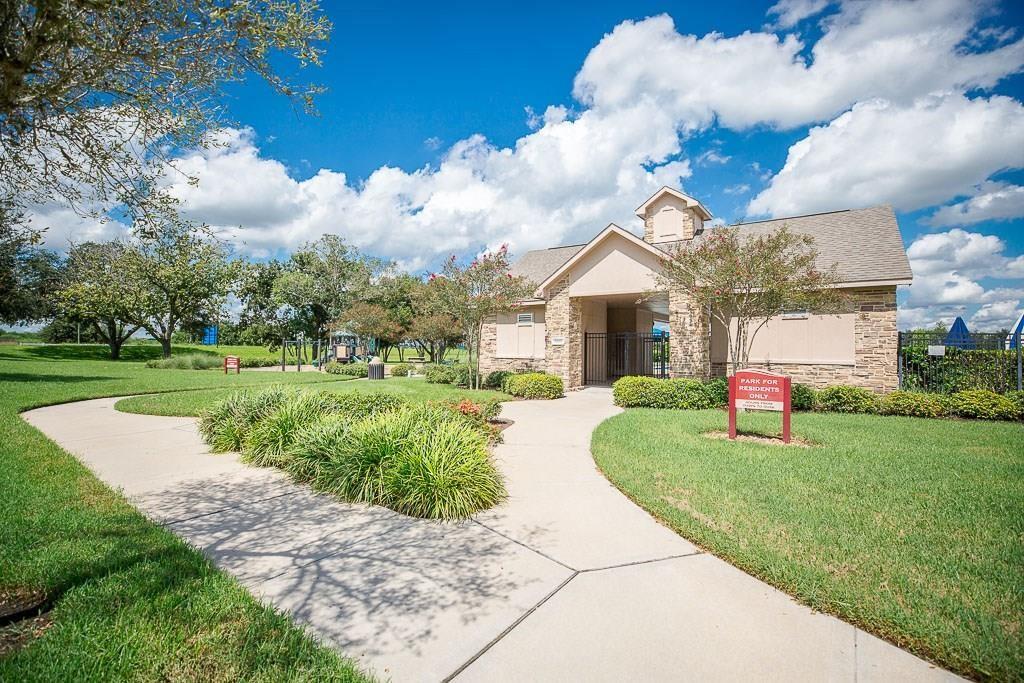 7419 1.5 Monarch Forest Lane, Rosenberg, Texas 77469, 4 Bedrooms Bedrooms, 11 Rooms Rooms,4 BathroomsBathrooms,Single-family,For Sale,Monarch Forest,92326382