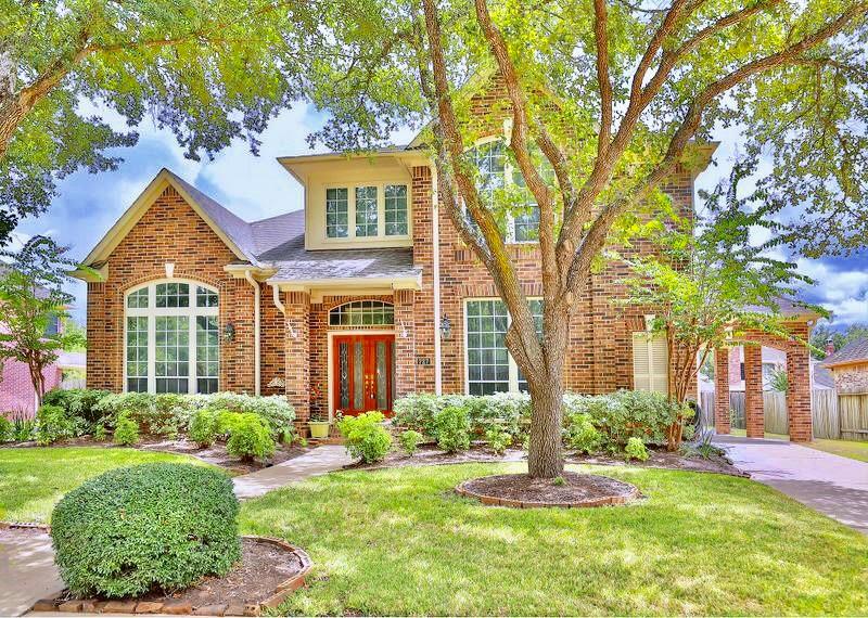 727 2 Winston Lane, Sugar Land, Texas 77479, 5 Bedrooms Bedrooms, 12 Rooms Rooms,4 BathroomsBathrooms,Single-family,For Sale,Winston,77187567