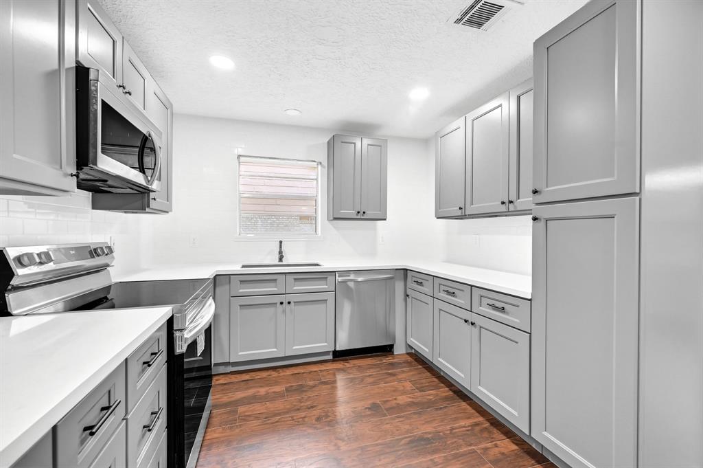 5310 2 Woodville Lane, Spring, Texas 77379, 4 Bedrooms Bedrooms, 9 Rooms Rooms,2 BathroomsBathrooms,Single-family,For Sale,Woodville,85882291