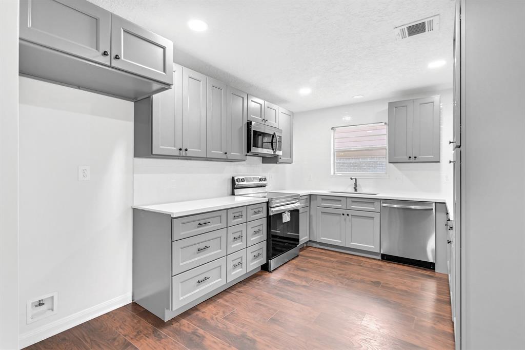 5310 2 Woodville Lane, Spring, Texas 77379, 4 Bedrooms Bedrooms, 9 Rooms Rooms,2 BathroomsBathrooms,Single-family,For Sale,Woodville,85882291