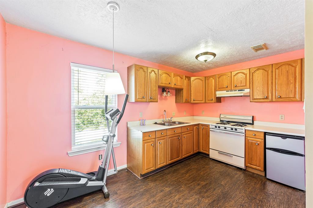 3774 2 Buckholt Street, Pearland, Texas 77581, 4 Bedrooms Bedrooms, 10 Rooms Rooms,3 BathroomsBathrooms,Single-family,For Sale,Buckholt,80521147