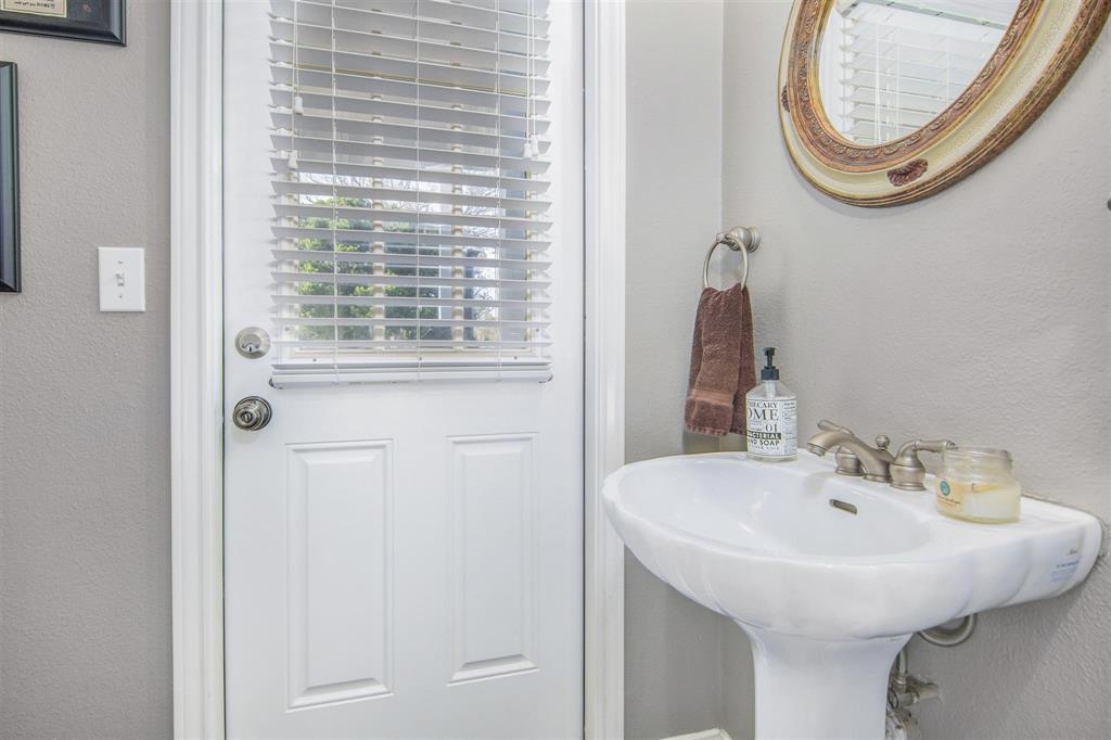 2035 2 County Road 529a, Alvin, Texas 77511, 4 Bedrooms Bedrooms, 9 Rooms Rooms,2 BathroomsBathrooms,Single-family,For Sale,County Road 529a,65085300