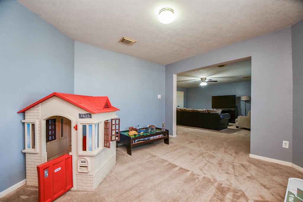 1304 2 Pine Stream Drive, Pearland, Texas 77581, 4 Bedrooms Bedrooms, 4 Rooms Rooms,3 BathroomsBathrooms,Single-family,For Sale,Pine Stream,66549313