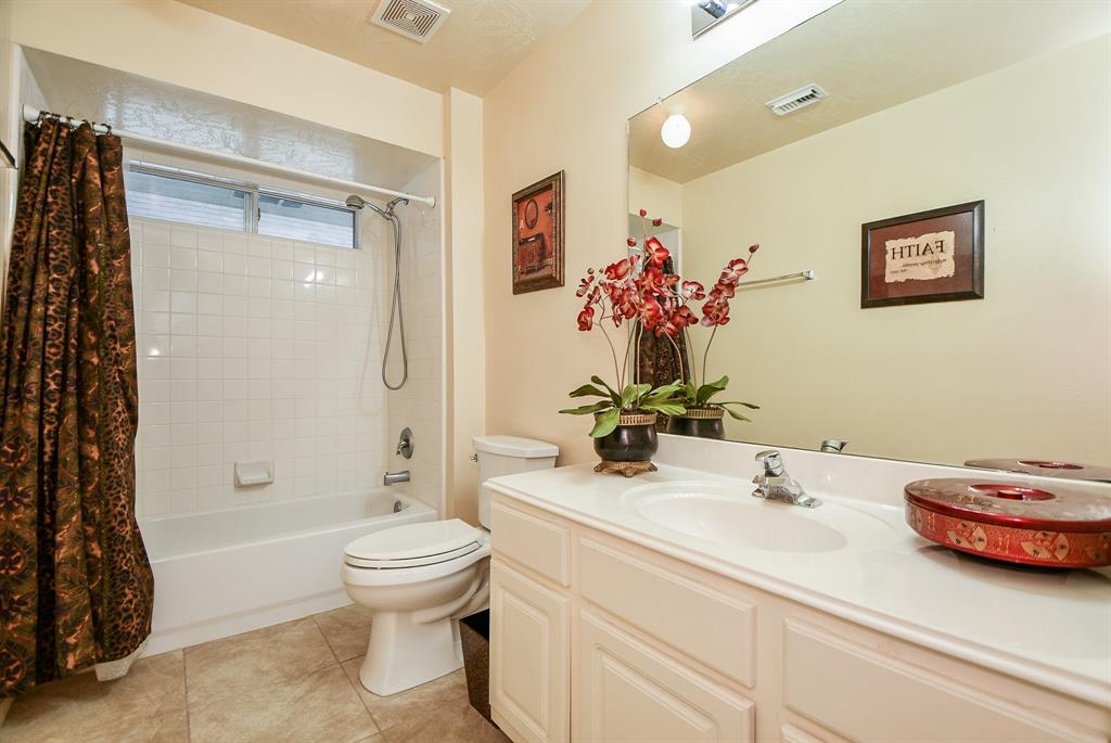 1304 2 Pine Stream Drive, Pearland, Texas 77581, 4 Bedrooms Bedrooms, 4 Rooms Rooms,3 BathroomsBathrooms,Single-family,For Sale,Pine Stream,66549313