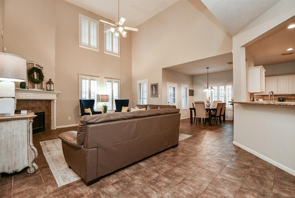 1304 2 Pine Stream Drive, Pearland, Texas 77581, 4 Bedrooms Bedrooms, 4 Rooms Rooms,3 BathroomsBathrooms,Single-family,For Sale,Pine Stream,66549313
