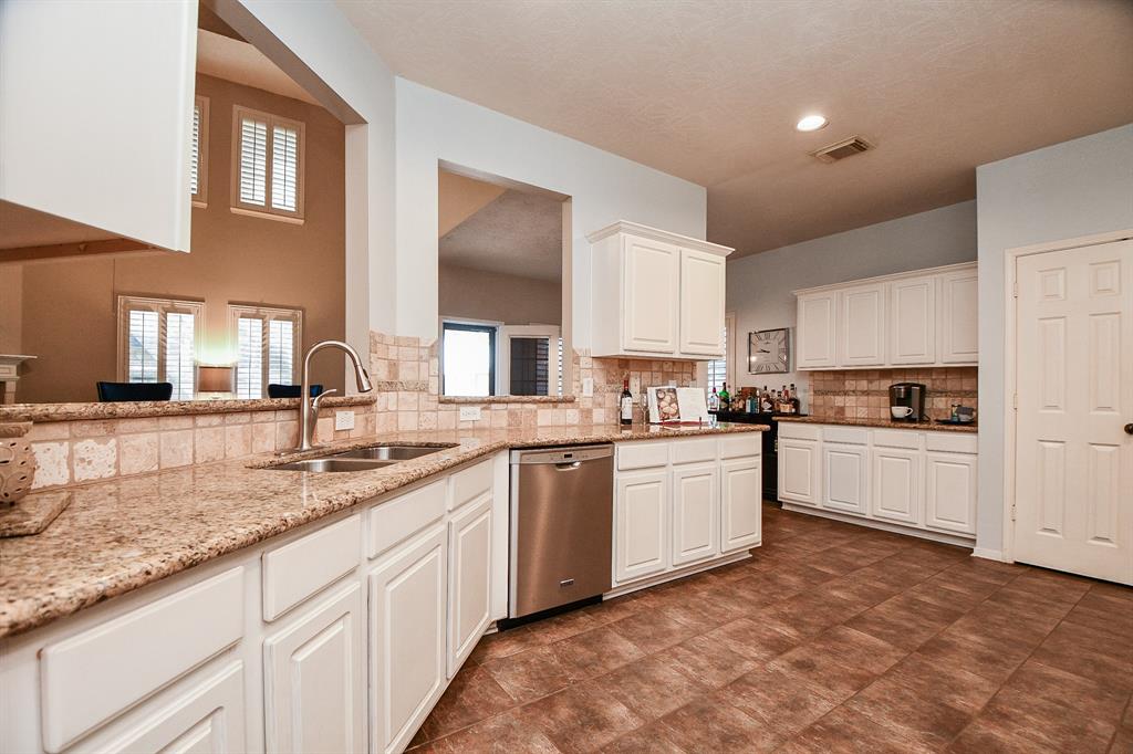 1304 2 Pine Stream Drive, Pearland, Texas 77581, 4 Bedrooms Bedrooms, 4 Rooms Rooms,3 BathroomsBathrooms,Single-family,For Sale,Pine Stream,66549313