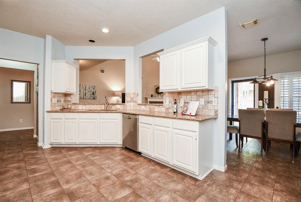 1304 2 Pine Stream Drive, Pearland, Texas 77581, 4 Bedrooms Bedrooms, 4 Rooms Rooms,3 BathroomsBathrooms,Single-family,For Sale,Pine Stream,66549313