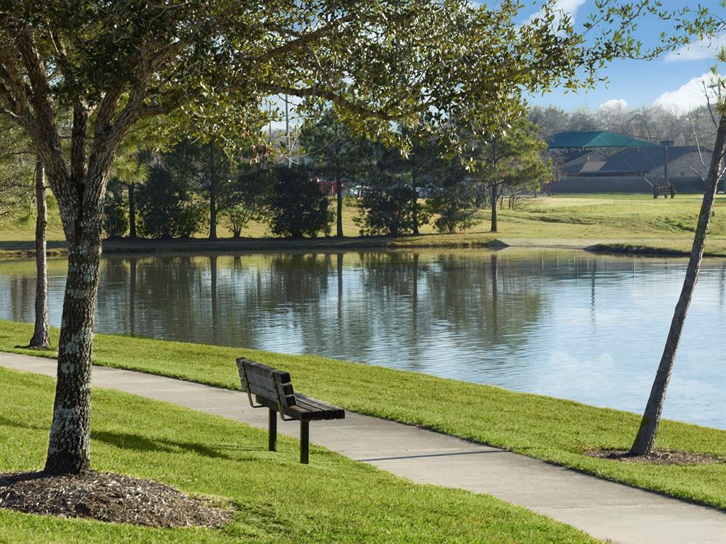 2504 2 Staplewood Springs Drive, Pearland, Texas 77089, 4 Bedrooms Bedrooms, 7 Rooms Rooms,2 BathroomsBathrooms,Single-family,For Sale,Staplewood Springs,75299436