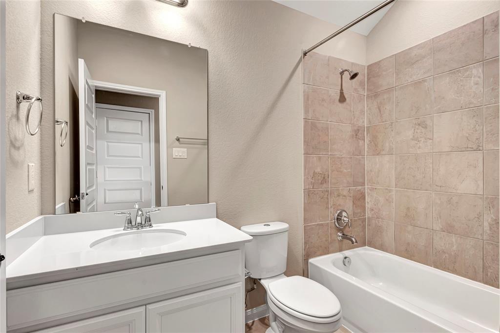 2505 1 Staplewood Springs Drive, Pearland, Texas 77089, 3 Bedrooms Bedrooms, 6 Rooms Rooms,2 BathroomsBathrooms,Single-family,For Sale,Staplewood Springs,48676687