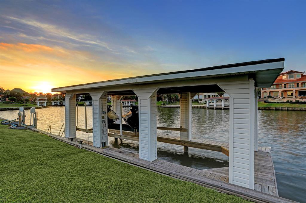 1802 2 Ray Shell Court, Seabrook, Texas 77586, 6 Bedrooms Bedrooms, 15 Rooms Rooms,5 BathroomsBathrooms,Single-family,For Sale,Ray Shell,82443225