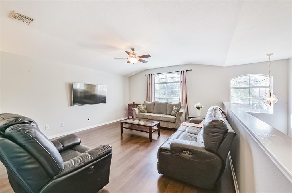 1919 2 Plum Falls Lane, Pearland, Texas 77581, 3 Bedrooms Bedrooms, 11 Rooms Rooms,2 BathroomsBathrooms,Single-family,For Sale,Plum Falls,82173700
