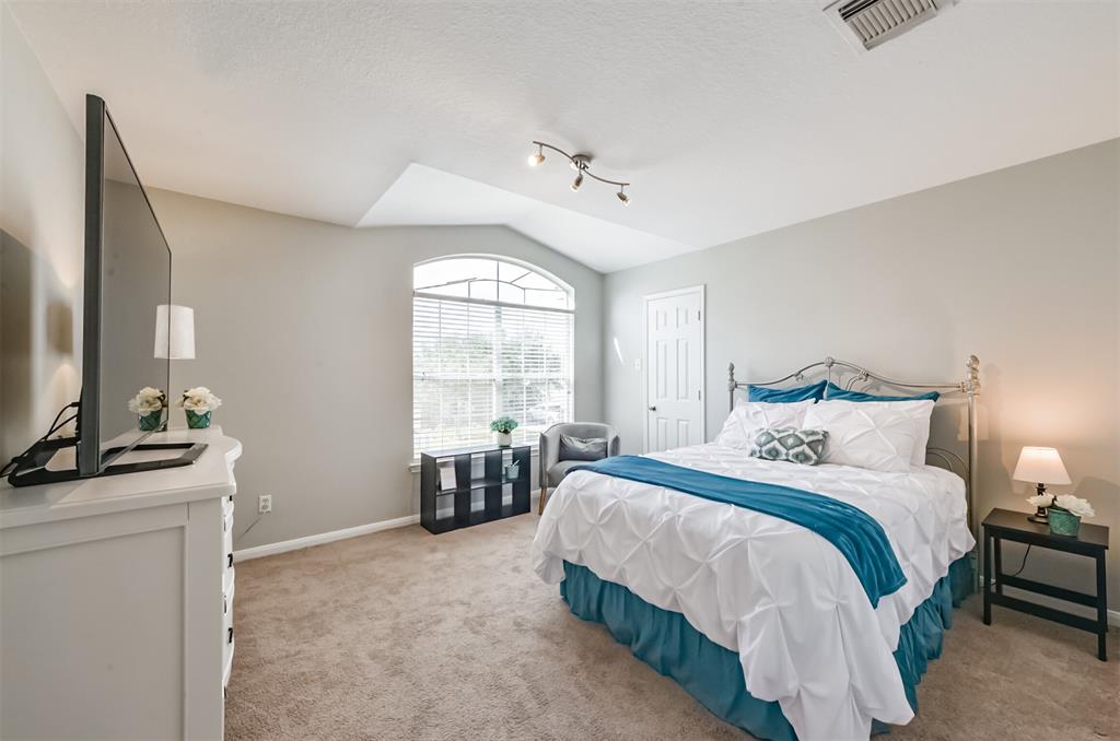 1919 2 Plum Falls Lane, Pearland, Texas 77581, 3 Bedrooms Bedrooms, 11 Rooms Rooms,2 BathroomsBathrooms,Single-family,For Sale,Plum Falls,82173700
