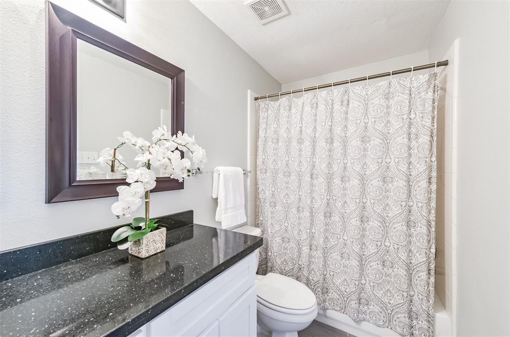 1919 2 Plum Falls Lane, Pearland, Texas 77581, 3 Bedrooms Bedrooms, 11 Rooms Rooms,2 BathroomsBathrooms,Single-family,For Sale,Plum Falls,82173700