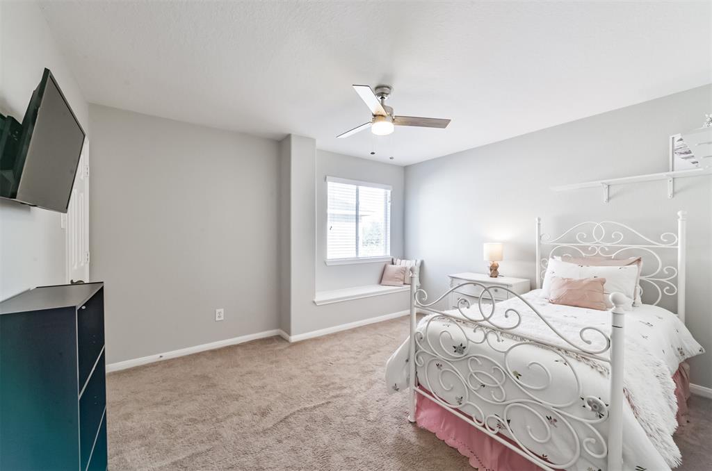 1919 2 Plum Falls Lane, Pearland, Texas 77581, 3 Bedrooms Bedrooms, 11 Rooms Rooms,2 BathroomsBathrooms,Single-family,For Sale,Plum Falls,82173700