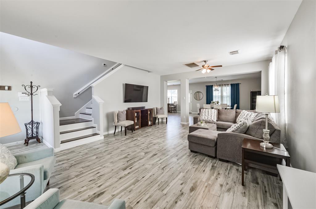 1919 2 Plum Falls Lane, Pearland, Texas 77581, 3 Bedrooms Bedrooms, 11 Rooms Rooms,2 BathroomsBathrooms,Single-family,For Sale,Plum Falls,82173700