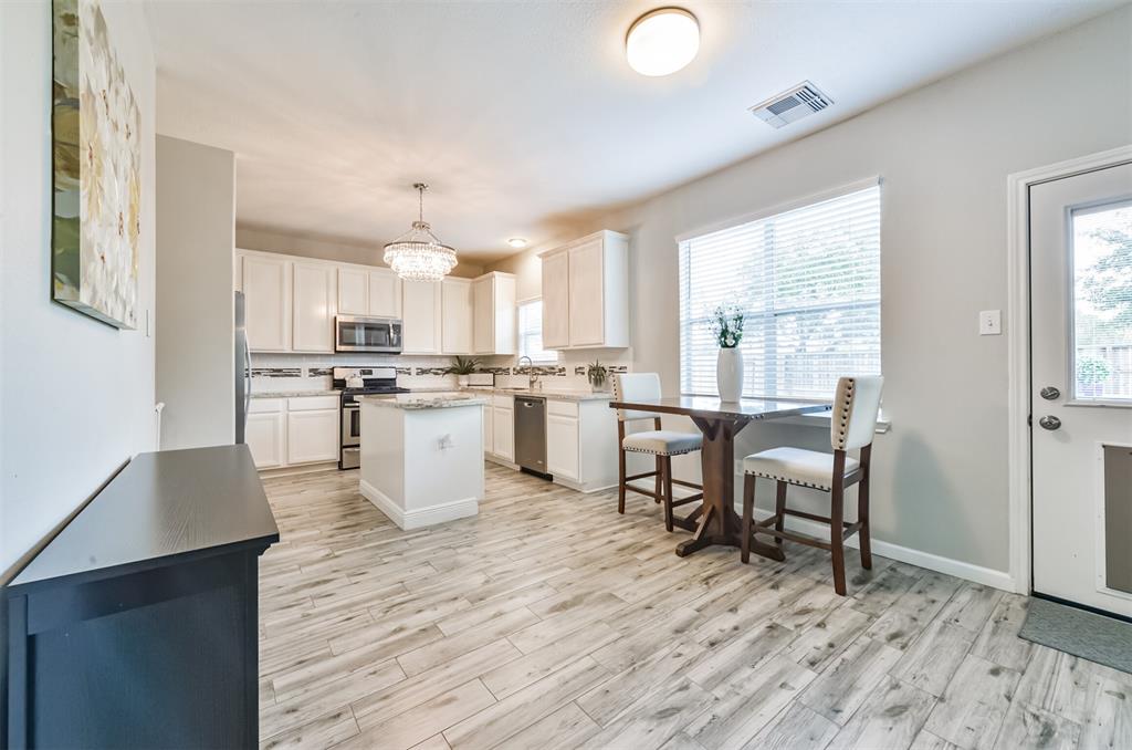 1919 2 Plum Falls Lane, Pearland, Texas 77581, 3 Bedrooms Bedrooms, 11 Rooms Rooms,2 BathroomsBathrooms,Single-family,For Sale,Plum Falls,82173700
