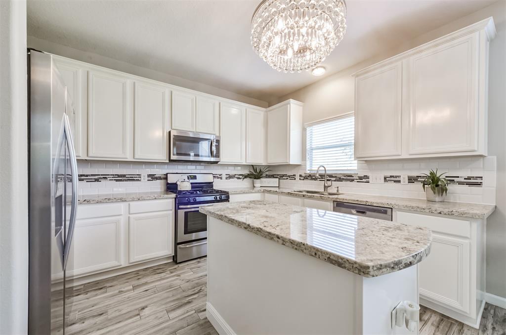 1919 2 Plum Falls Lane, Pearland, Texas 77581, 3 Bedrooms Bedrooms, 11 Rooms Rooms,2 BathroomsBathrooms,Single-family,For Sale,Plum Falls,82173700