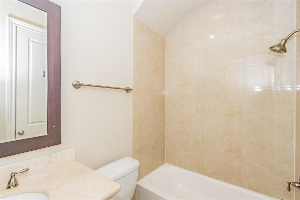 5717 4 Arabelle Crest, Houston, Texas 77007, 3 Bedrooms Bedrooms, 8 Rooms Rooms,4 BathroomsBathrooms,Single-family,For Sale,Arabelle Crest,69212130