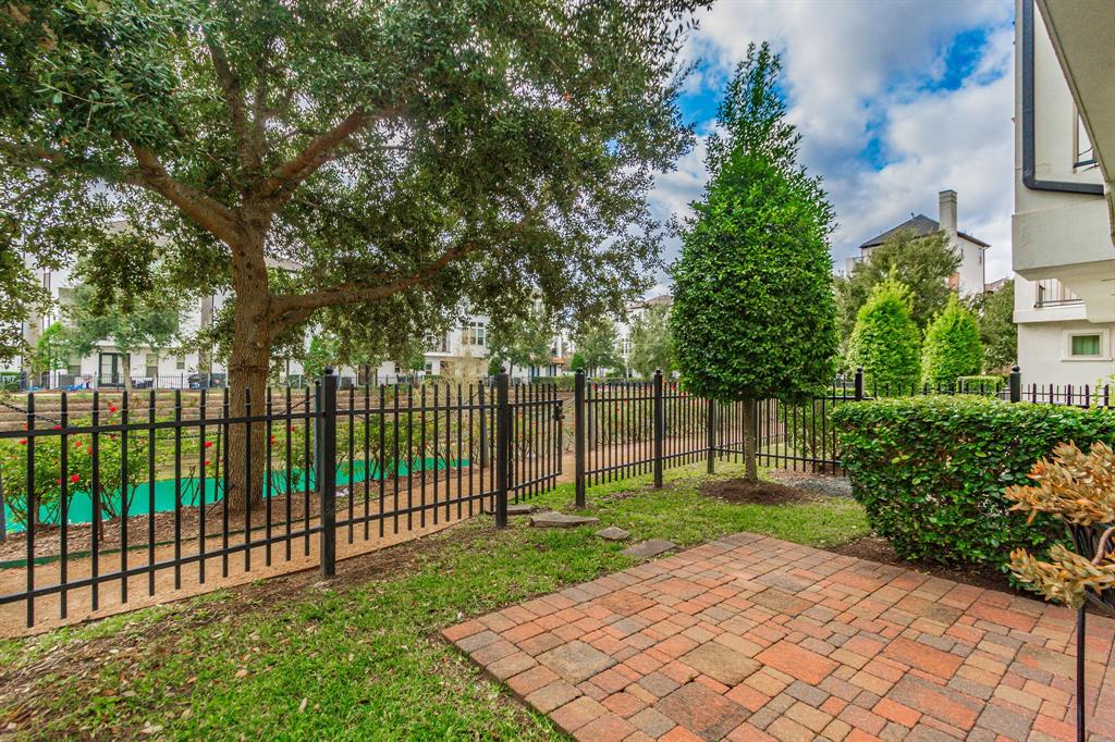 5717 4 Arabelle Crest, Houston, Texas 77007, 3 Bedrooms Bedrooms, 8 Rooms Rooms,4 BathroomsBathrooms,Single-family,For Sale,Arabelle Crest,69212130