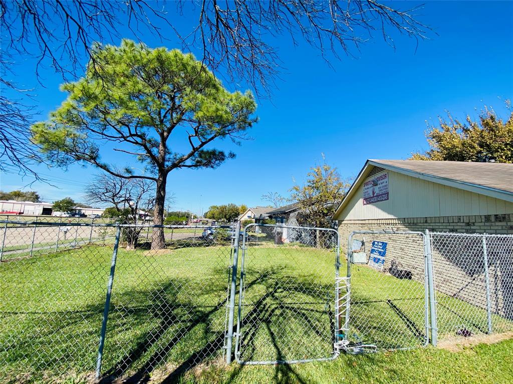 616 1 Travis Street, Webster, Texas 77598, 3 Bedrooms Bedrooms, ,2 BathroomsBathrooms,Multi-family,For Sale,Travis,5080224