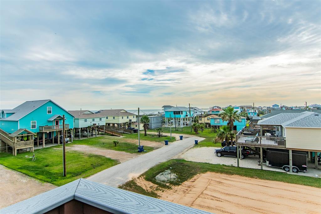 303 2 Gulfway Court, Surfside Beach, Texas 77541, 3 Bedrooms Bedrooms, 7 Rooms Rooms,2 BathroomsBathrooms,Single-family,For Sale,Gulfway,70112189