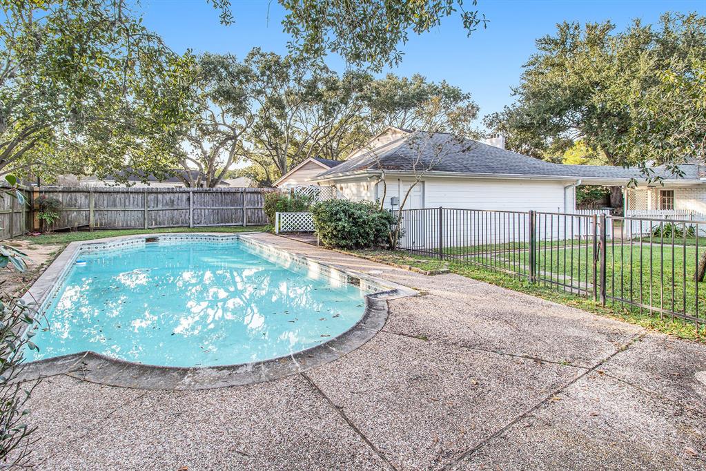 2606 2 Fairway Drive, Sugar Land, Texas 77478, 4 Bedrooms Bedrooms, 4 Rooms Rooms,2 BathroomsBathrooms,Single-family,For Sale,Fairway,40531260