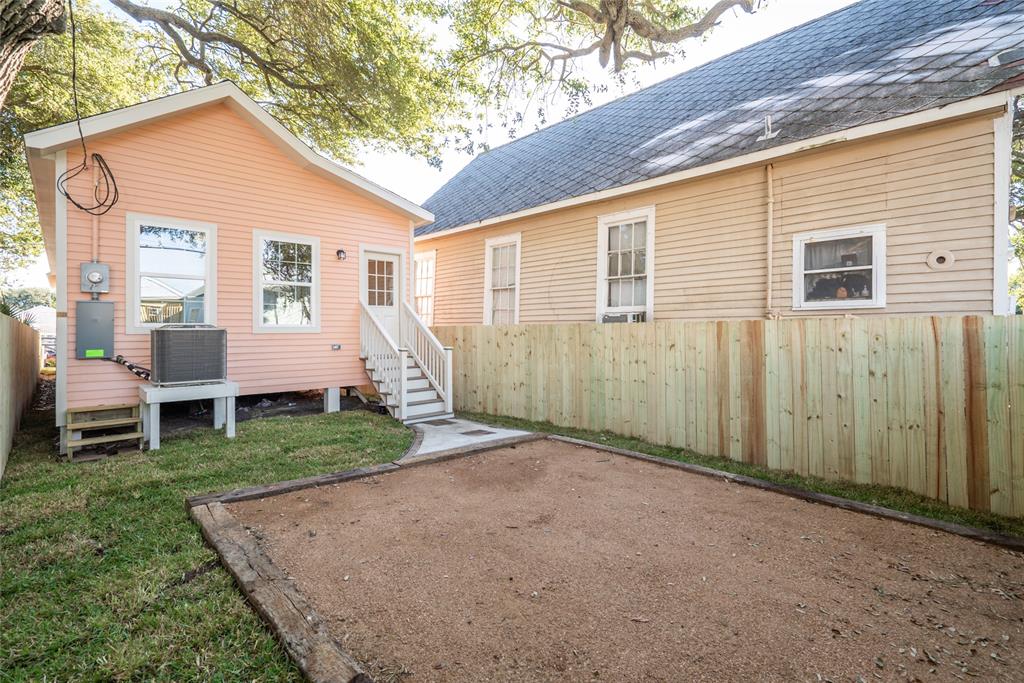 1308 1 Avenue M 1/2, Galveston, Texas 77550, 2 Bedrooms Bedrooms, 5 Rooms Rooms,2 BathroomsBathrooms,Single-family,For Sale,Avenue M 1/2,38935294