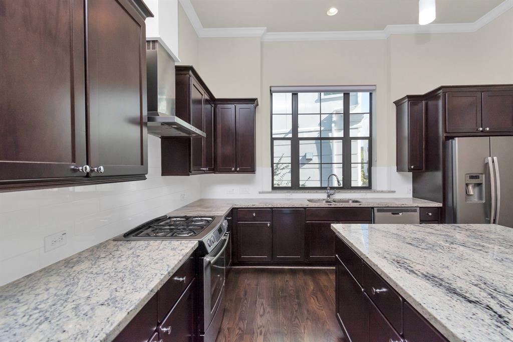 5305 4 Weslayan Street, Houston, Texas 77005, 4 Bedrooms Bedrooms, 8 Rooms Rooms,4 BathroomsBathrooms,Single-family,For Sale,Weslayan,74013791