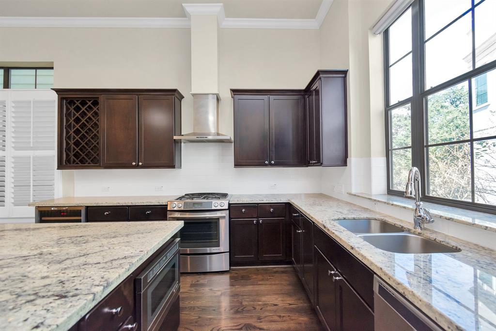 5305 4 Weslayan Street, Houston, Texas 77005, 4 Bedrooms Bedrooms, 8 Rooms Rooms,4 BathroomsBathrooms,Single-family,For Sale,Weslayan,74013791