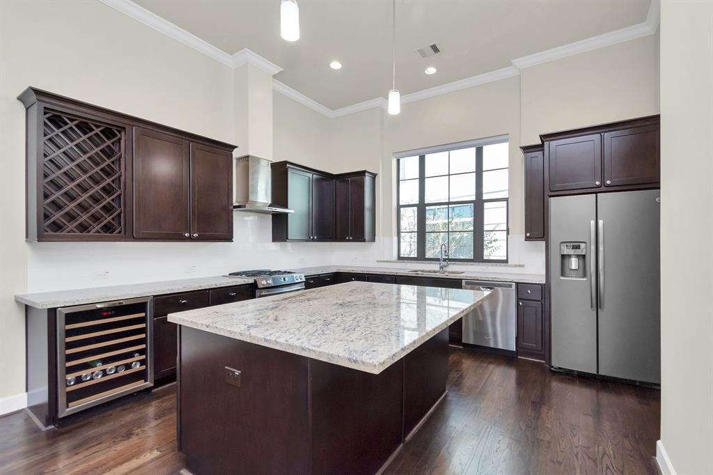 5305 4 Weslayan Street, Houston, Texas 77005, 4 Bedrooms Bedrooms, 8 Rooms Rooms,4 BathroomsBathrooms,Single-family,For Sale,Weslayan,74013791