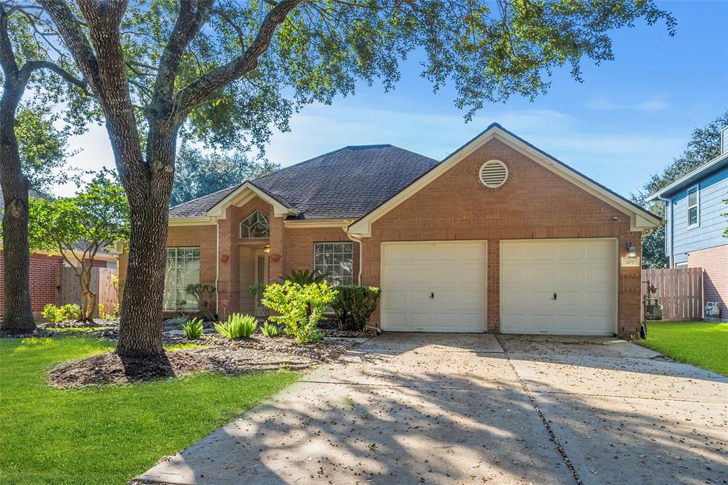 307 1 Vantage Pointe Circle, League City, Texas 77573, 3 Bedrooms Bedrooms, 4 Rooms Rooms,2 BathroomsBathrooms,Single-family,For Sale,Vantage Pointe,28402888