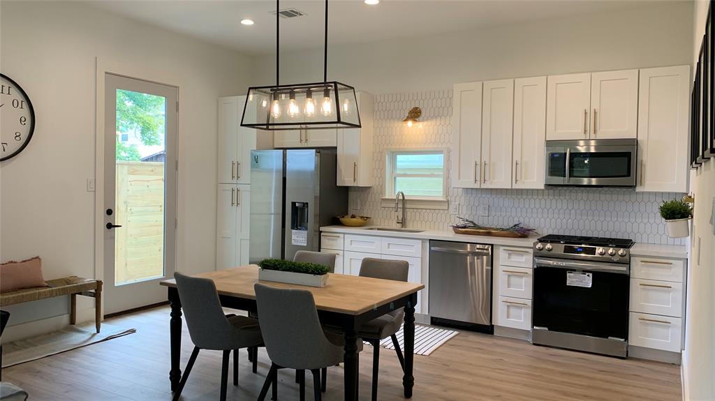 2311 2 Solo Street, Houston, Texas 77020, 3 Bedrooms Bedrooms, 11 Rooms Rooms,2 BathroomsBathrooms,Single-family,For Sale,Solo,74109524