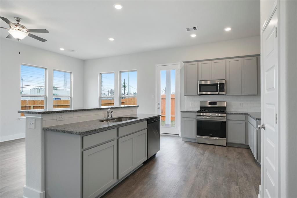 4405 2 Ibiza Lane, Houston, Texas 77045, 3 Bedrooms Bedrooms, 5 Rooms Rooms,2 BathroomsBathrooms,Single-family,For Sale,Ibiza,55711581