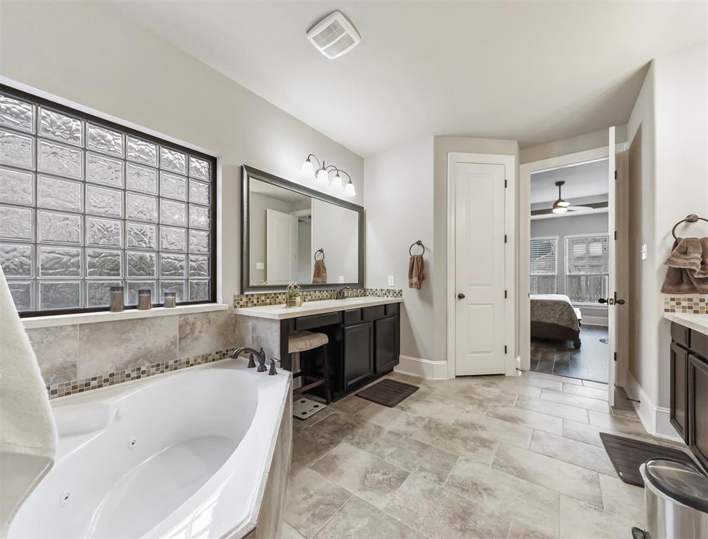 13806 2 Wickdale Garden Lane, Houston, Texas 77044, 4 Bedrooms Bedrooms, 8 Rooms Rooms,2 BathroomsBathrooms,Single-family,For Sale,Wickdale Garden,71549521