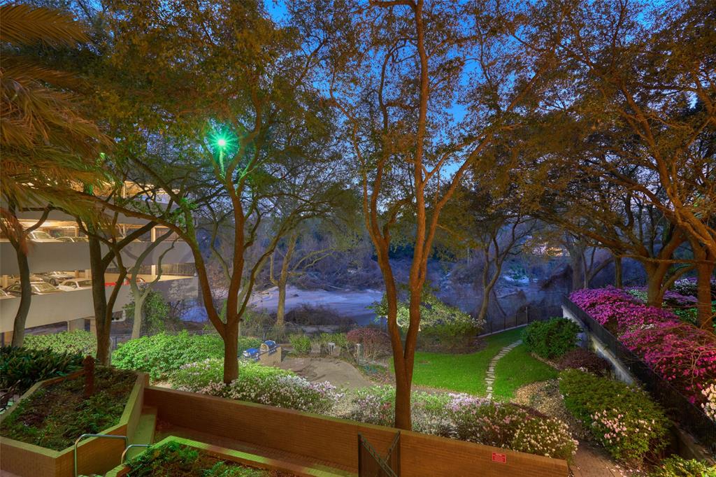 101 Westcott Street, Houston, Texas 77007, 3 Bedrooms Bedrooms, 9 Rooms Rooms,4 BathroomsBathrooms,Mid/hi-rise Condo,For Sale,BAYOU BEND TOWERS,Westcott,88584525